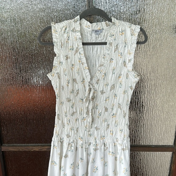 Rails Dion Dress
Amaryllis White Floral Sleeveless Dress size Medium - Picture 5 of 11